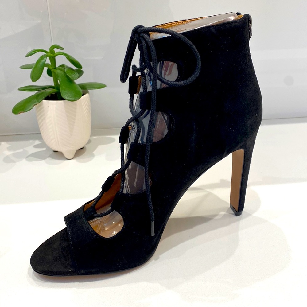 NIB Gorgeous Nine West Black Suede “Unforgettable “ Heels
